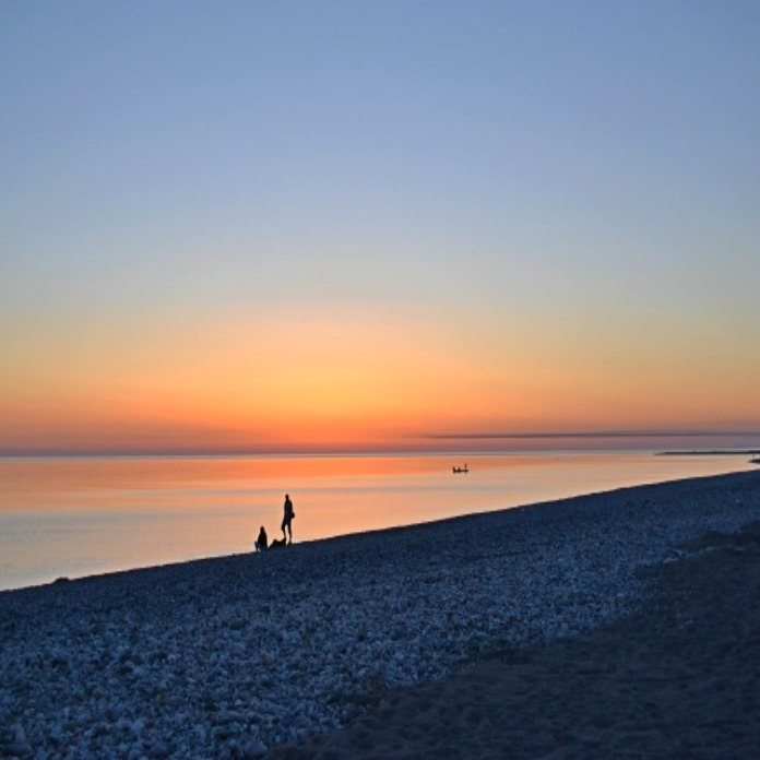 Море, галька и первые люди