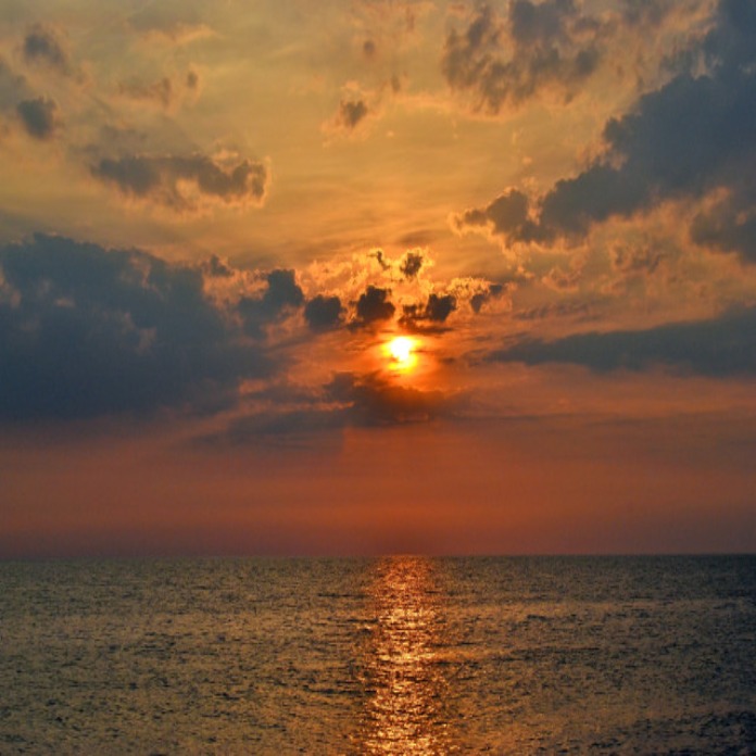 Закат над морем